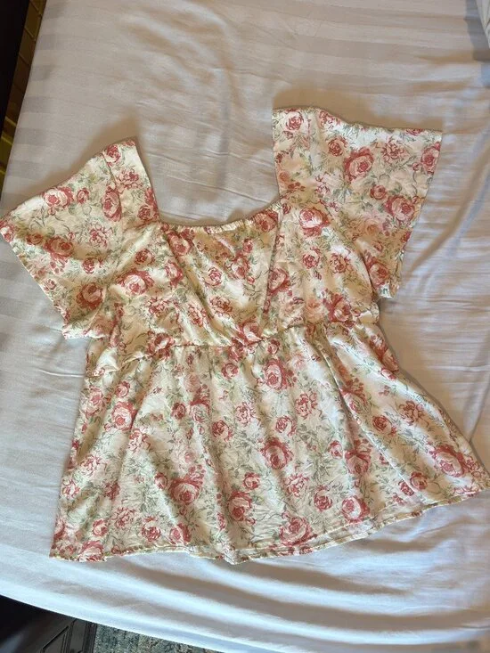 Torrid Women’s 3 Floral Babydoll Top Tie Front Flutter Sleeve Cream Pink Green - Picture 5 of 12